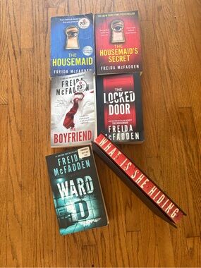 FREIDA McFadden Thriller Book Set - Red, Blue & Black Covers